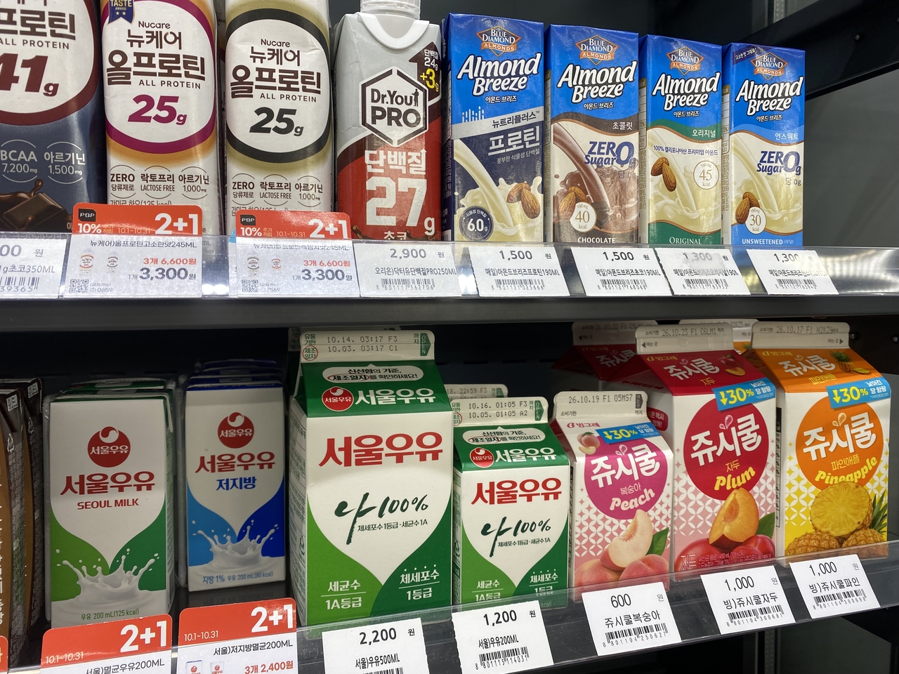 Dairy products are displayed at a convenience store in Seoul on Thursday. (Lim Jae-seong/The Korea Herald)