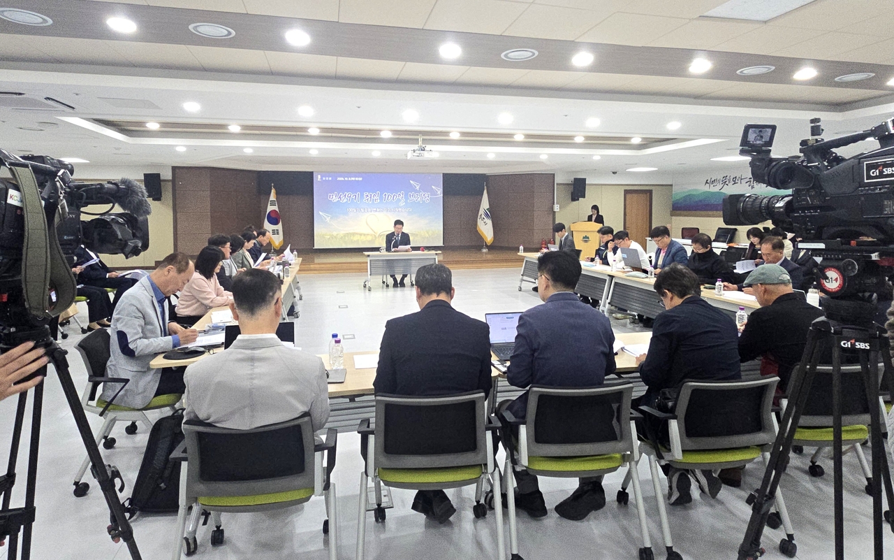 Wonju Mayor Koo Ja-yeol holds a 100-day briefing on Thursday.