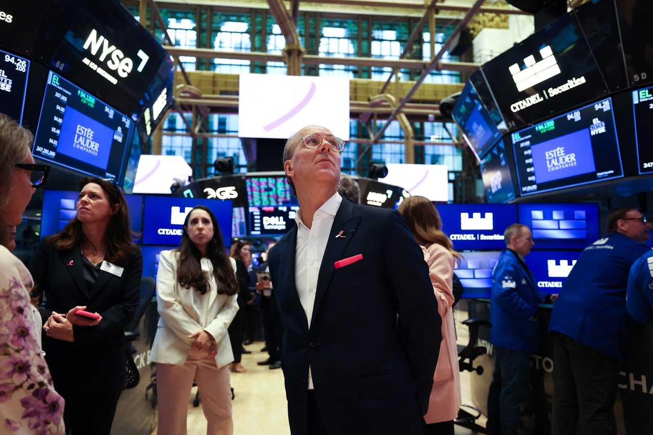 Stephane de La Faverie, chairman of the Estee Lauder Companies, attends the opening bell ceremony at the New York Stock Exchange on Oct. 5 (local time). [AFP]