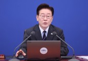 Lee puts CPTPP application on hold