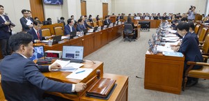 재경위 국감서 ‘미래대응기금’ 충돌…與 “성장동력 담보” vs 野 “편법 마통”