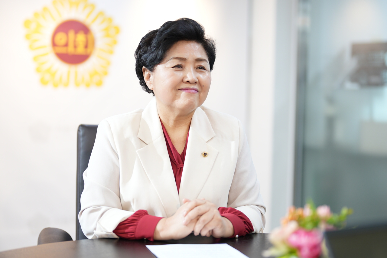 김영옥 서울시의회 예산결산특별위원회 부위원장이 8일 헤럴드경제와의 인터뷰에서 2027년도 서울시, 서울시교육청 본예산 심사 방향을 설명하며 민생 중심의 재정 배분과 사업 성과에 대한 철저한 검증을 강조하고 있다. 양정원 기자