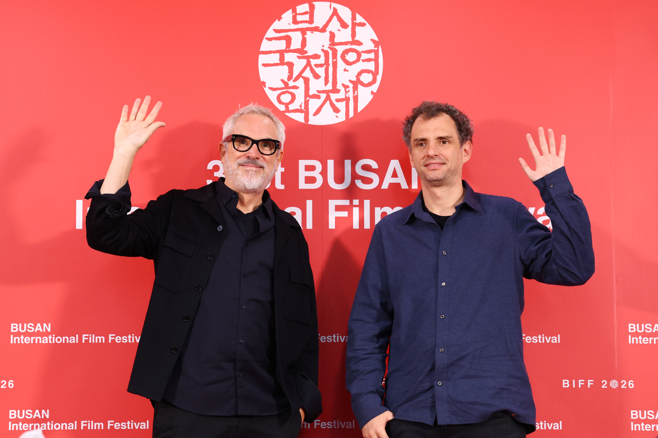 Alfonso Cuaron (left) and Jonas Cuaron pose for a photo during a press conference at the Busan Cinema Center on Thursday. (Yonhap)