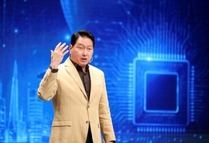 SK chief pitches new capitalism in rare TV turn