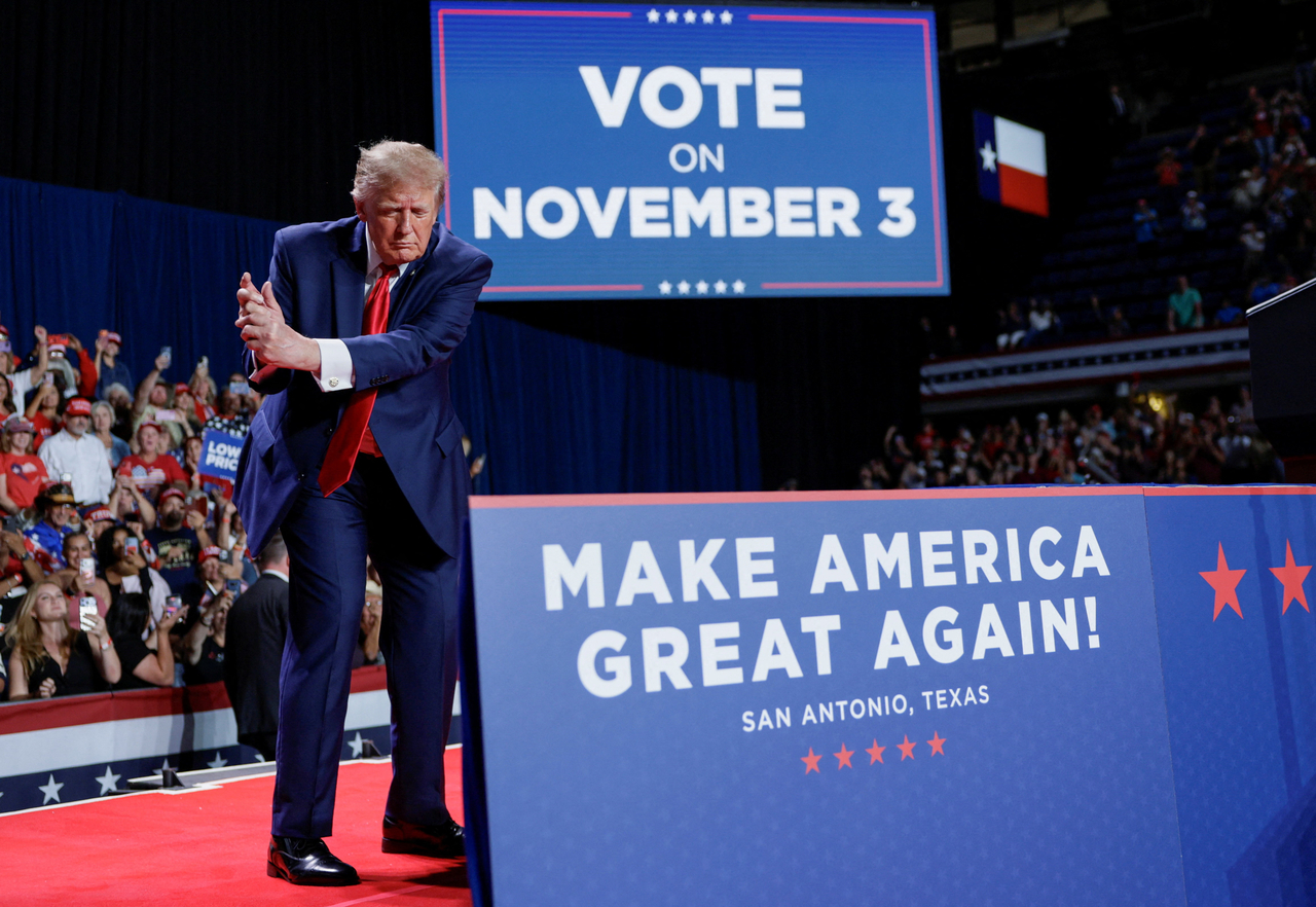 US President Donald Trump gestures as he attends a campaign rally in San Antonio, Texas, Wednesday. (Reuters-Yonhap)