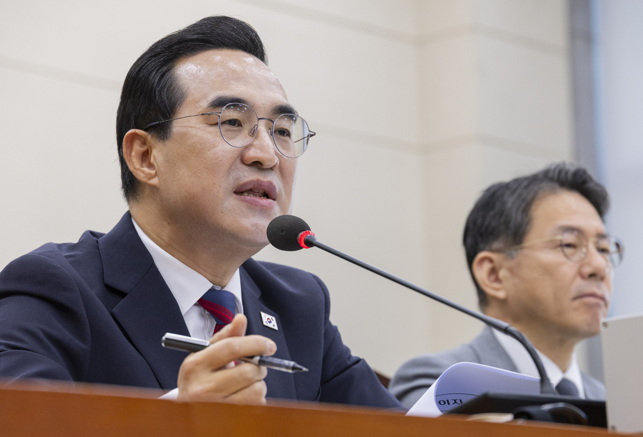 Ministry of Planning and Budget Minister Park Hong-keun responds to questions from People Power Party Policy Committee Chairwoman Lim Yi-ja, who criticized the government's planned future response fund, during a national audit at the National Assembly on Thursday. [Yonhap]