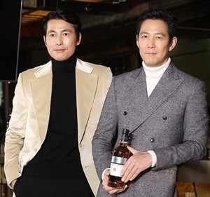 정우성·이정재, 10년 동행 끝났나?…정우성, 임기 6개월 남기고 돌연 이사직 사임, 왜?