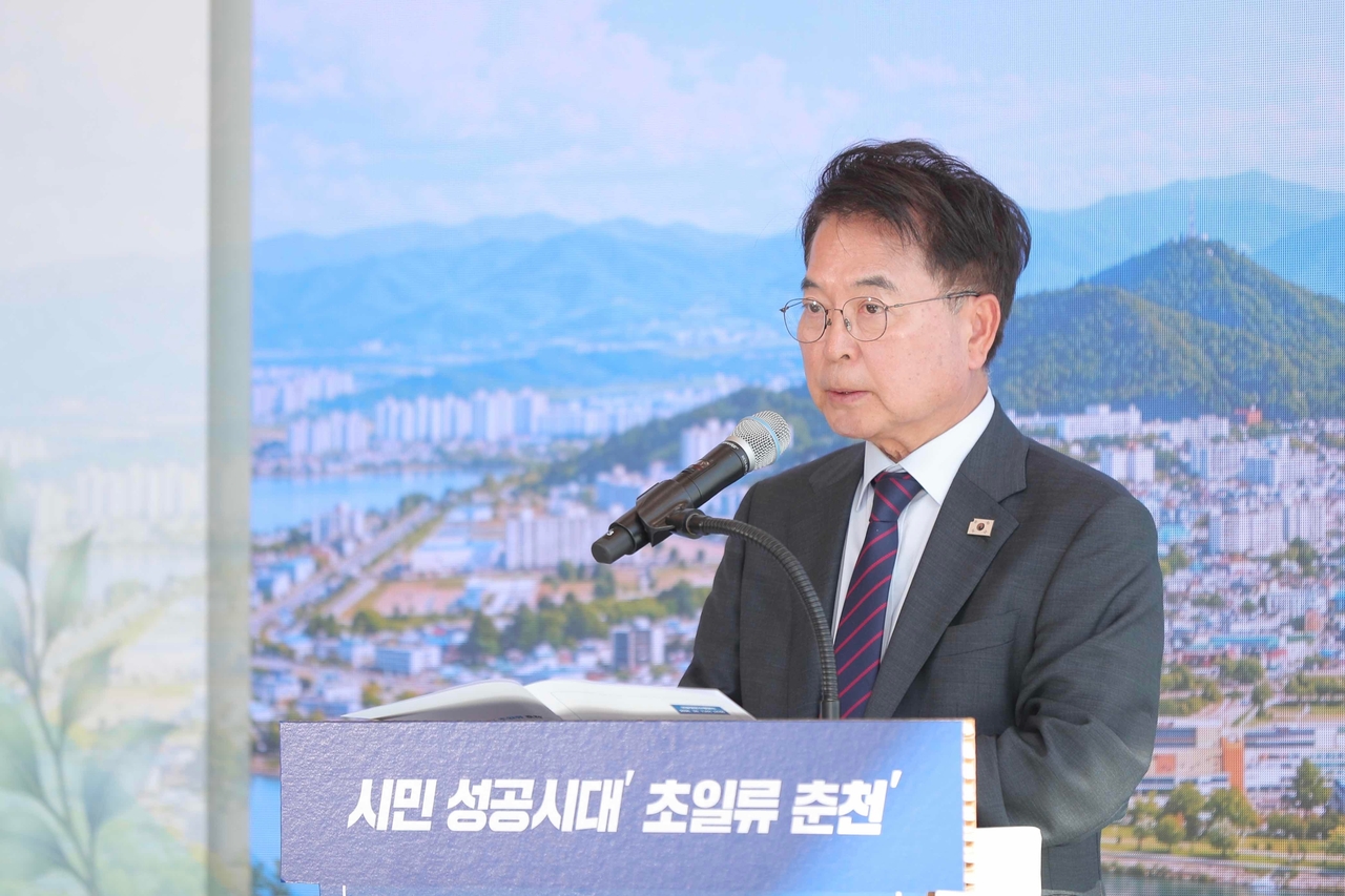 육동한 춘천시장이 민선9기 취임100일을 맞아 향후 과제를 설명하고 있다.