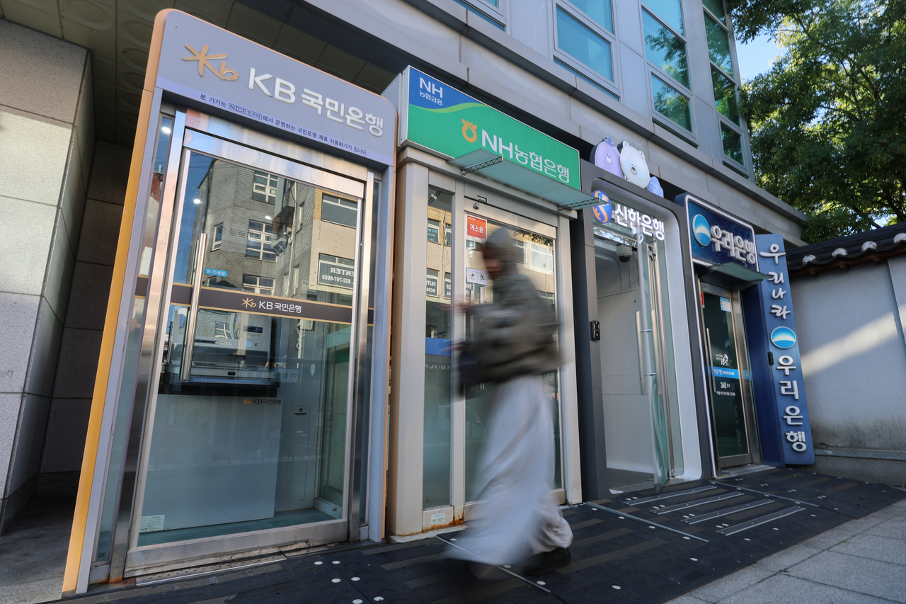 ATMs are seen along a street in Seoul on Wednesday. (Yonhap)
