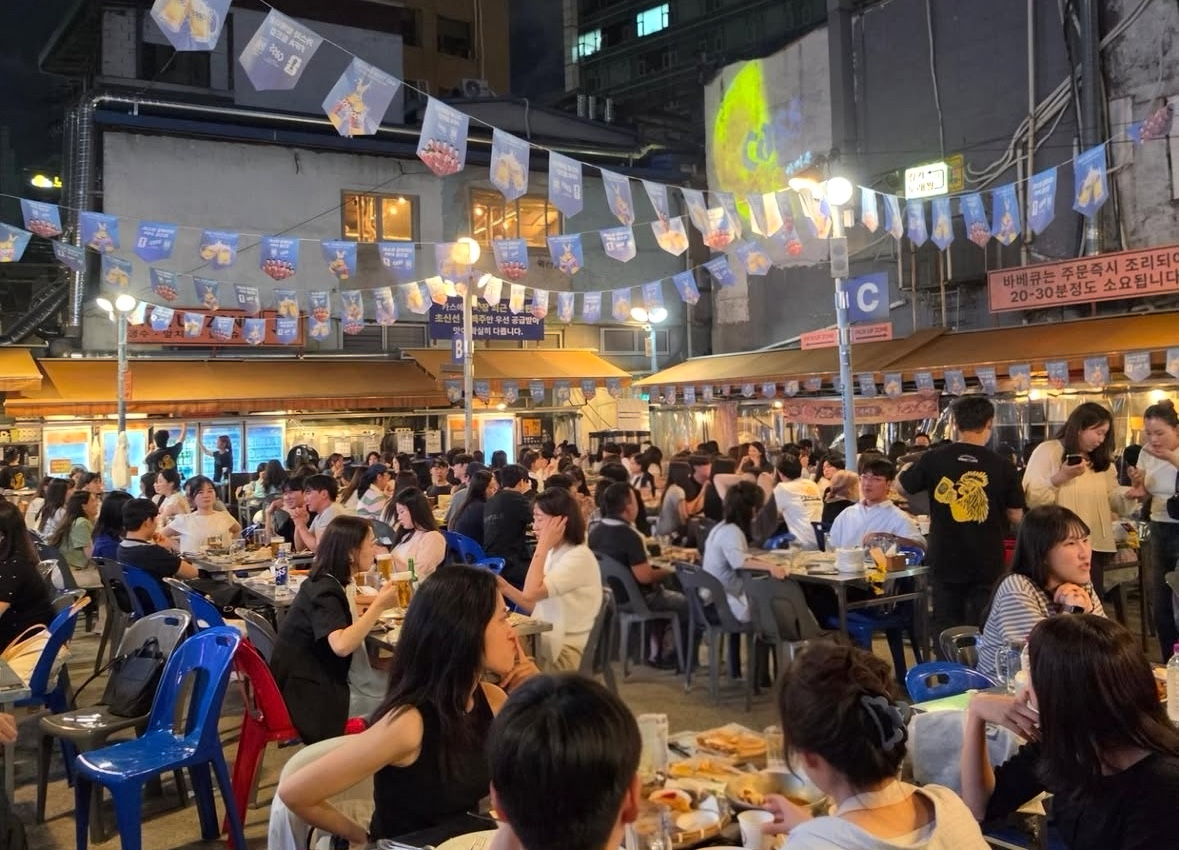 An outdoor dining spot at Dalmaji Plaza BBQ in Euljiro (Jiny3001 on Instagram)