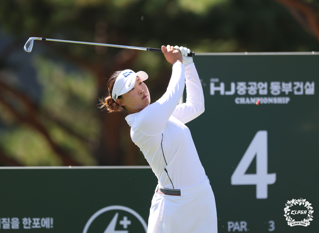 Defending champion Kim Min-sol finished in a share of third place on the opening day of the tournament. [Photo=KLPGA]