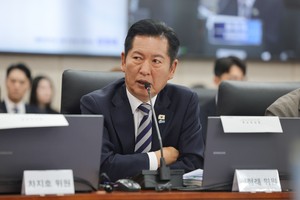 정청래 ‘비자 보류’에 與 “깊은 유감”, 野 “대미외교 실패” [이런 정치]