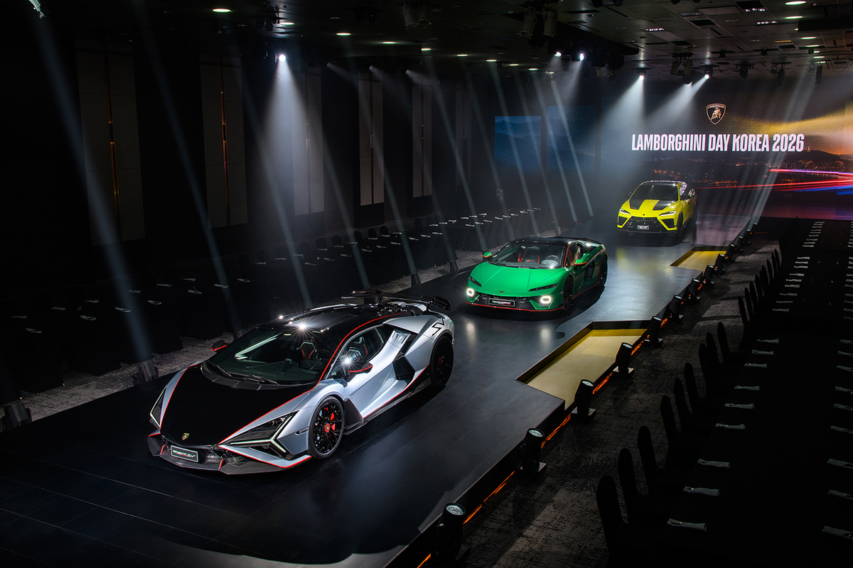 The Revuelto SV (left), Temerario and Urus SE Performante models on display at Lamborghini Day Korea. (Lamborghini)