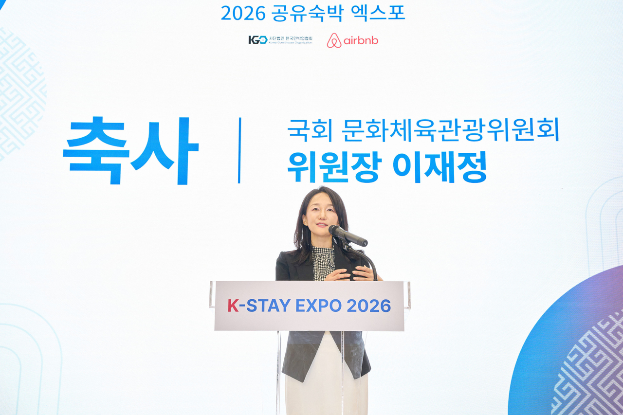 ‘K-Stay Expo 2026’ 개회식에서 이재정 국회 문화체육관광위원회 위원장이 축사를 하고 있다. [한국민박업협회 제공]