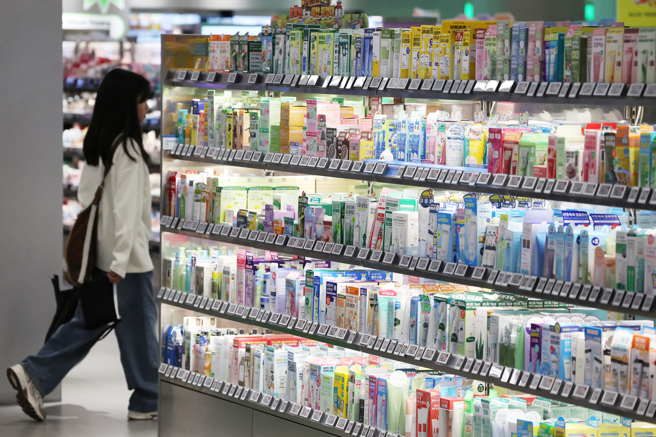 A visitor shops for cosmetics at a store in Seoul on Monday. (Yonhap)