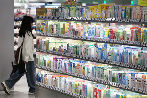 S. Korean cosmetics stocks up this year; entertainment shares down