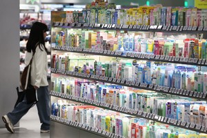 S. Korean cosmetics stocks up this year; entertainment shares down