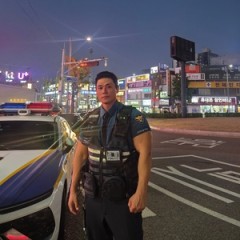 ‘온 몸 피멍든 아들, 술 취한 아버지의 손찌검’ 학대피해 아동을 위해 그는 몸짱달력의 모델이 됐다 [온기]