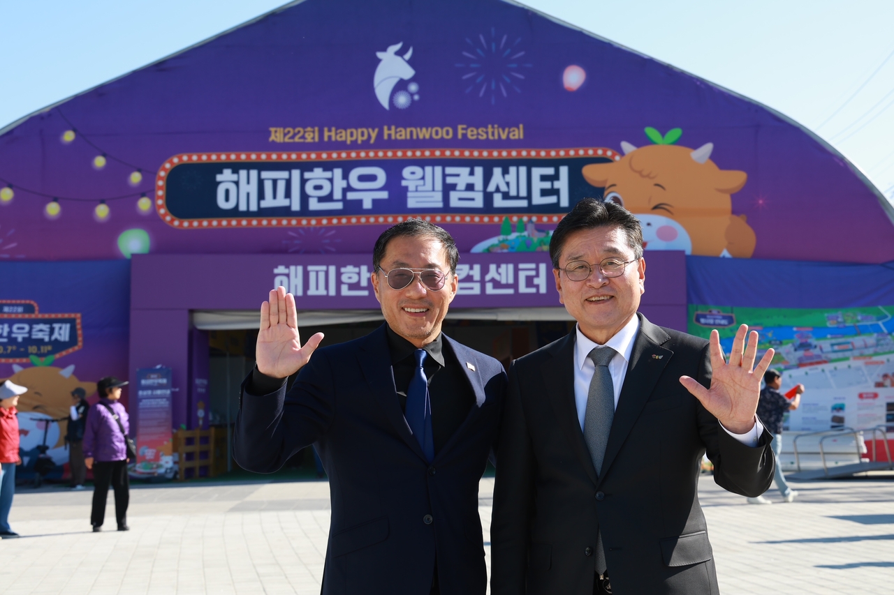 한국계인 프레드 정(Fred Jung) 풀러턴시장과 장신상 횡성군수