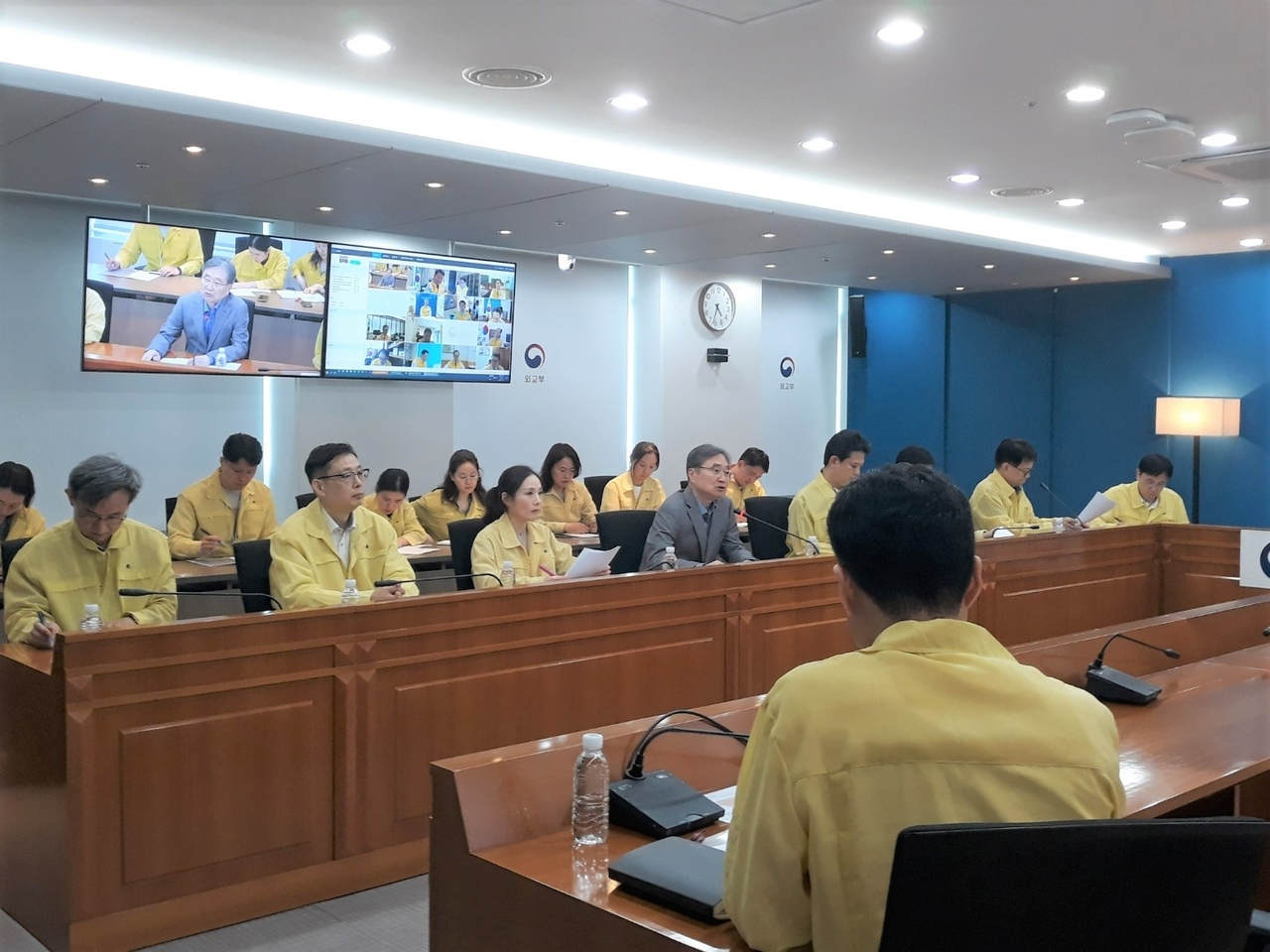Foreign Minister Cho Hyun chairs a meeting with officials from 15 South Korean diplomatic missions in the Middle East on Sunday to assess regional security developments and review measures to protect South Korean nationals. (Ministry of Foreign Affairs)