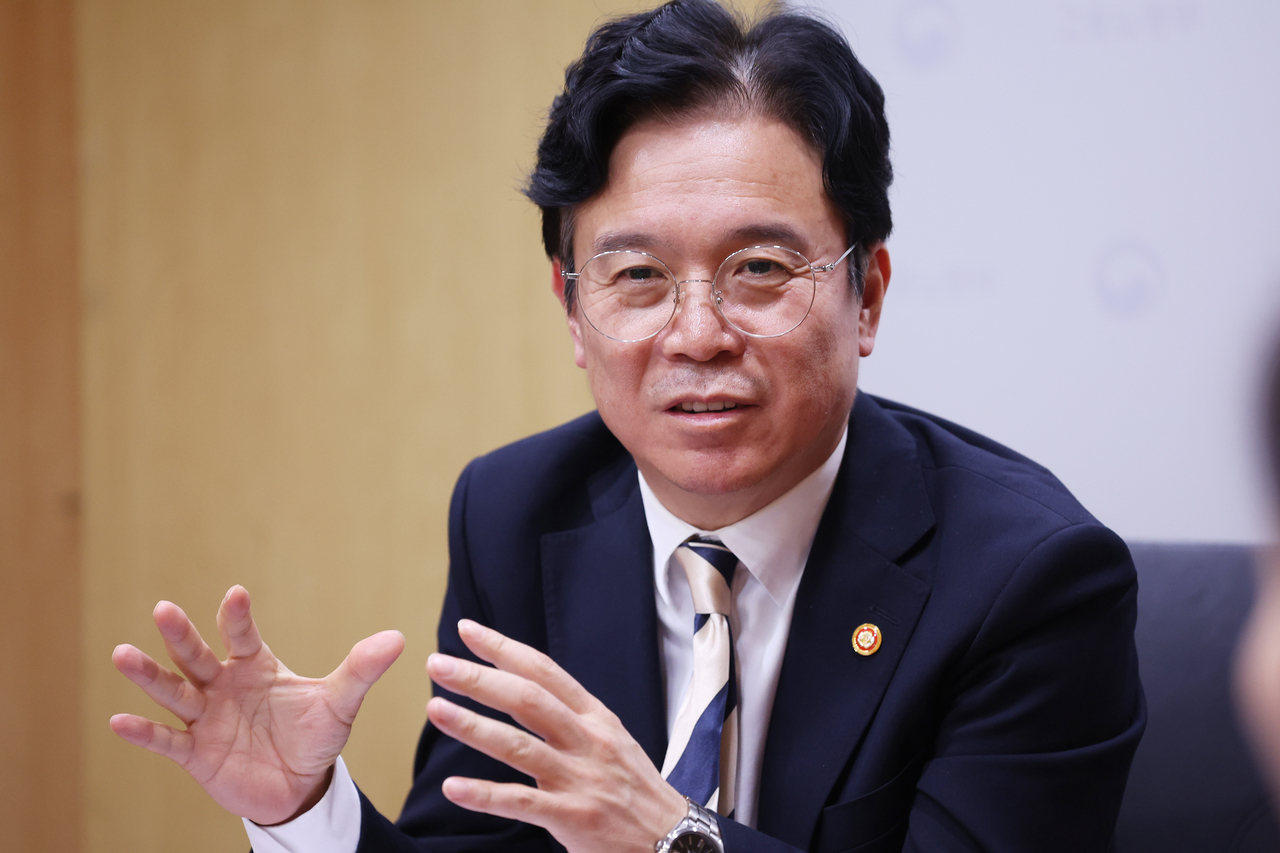Minister of Employment and Labor Kim Young-hoon speaks during an interview with Yonhap at the Seoul Employment and Labor Office in Jung-gu, Seoul. [Yonhap]