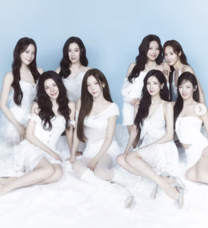 소녀시대 완전체, 순백의 여신으로 변신…20년 무색한 비주얼