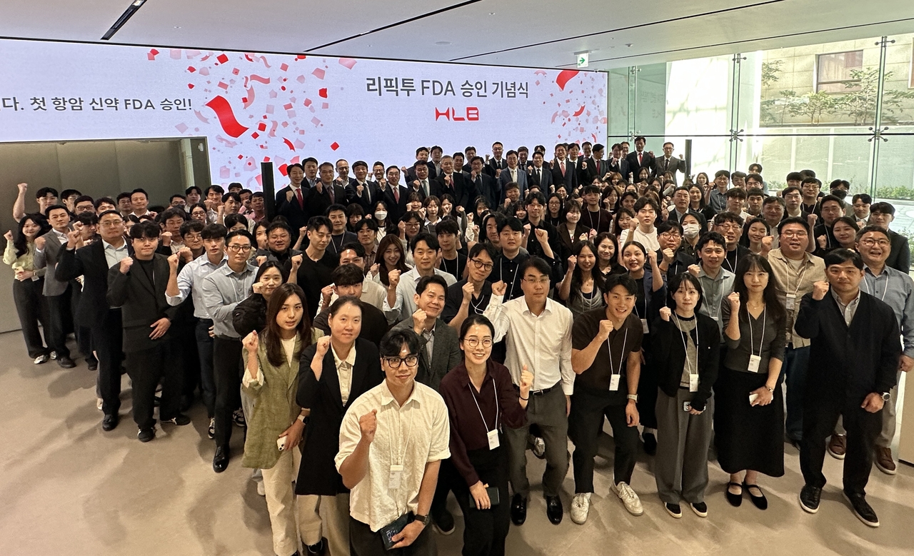 HLB officials celebrate the US Food and Drug Administration's approval of its bile duct cancer drug Lyrfigtu at the company's office in Seoul on September 29. (HLB)