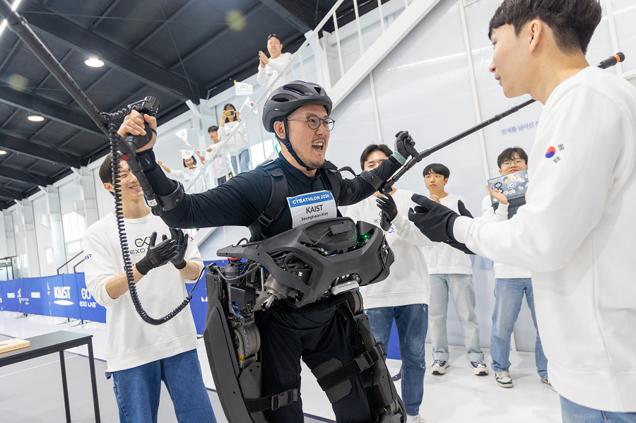 공경철 교수팀이 개발한 외골격 로봇 워크온 슈트.[KAIST 제공]