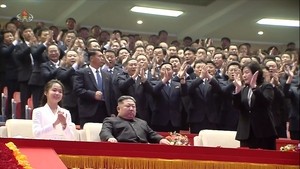 北, 당 창건 81주년 열병식 없이 차분히 기념…김정은, 주애와 경축공연 관람