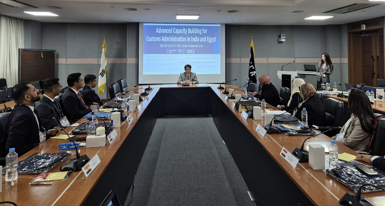 한민 관세청 국제관세협력국장이 12일 KOICA 성남 연수센터에서 열린 ‘26년 인도·이집트 관세행정 심화연수에서 모두 발언하고 있다.
