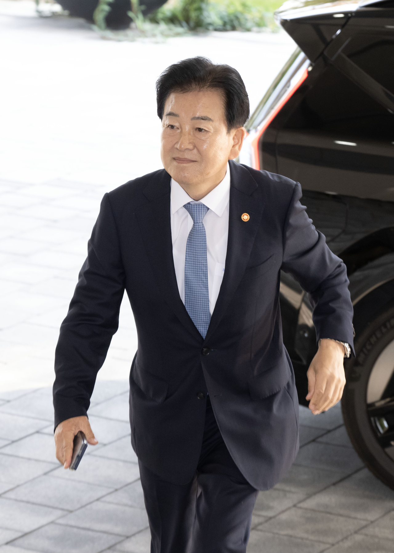 정동영 통일부 장관이 12일 오전 서울 종로구 정부서울청사로 출근하고 있다.  임세준 기자