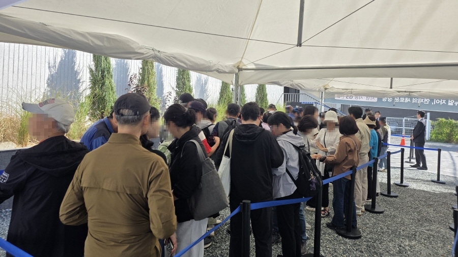 사진 : 연제갤러리자이 견본주택 외부 대기줄