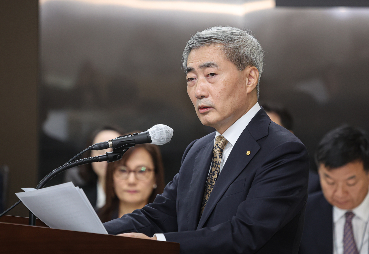 Bank of Korea Governor Shin Hyun-song delivers a work report at the National Assembly's Finance and Economy Planning Committee national audit of the Bank of Korea, held Monday morning at the Bank of Korea headquarters in Jung-gu, Seoul. Photo by Lim Se-jun