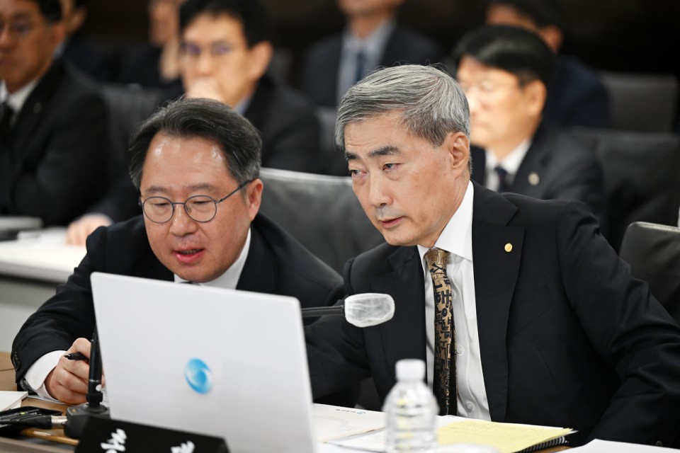 재정·통화 엇박자 지적에 신현송 “단기적 부담…잠재성장률 오르면 해소”