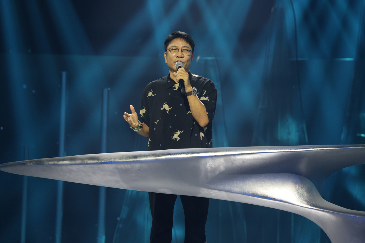 Lee Soo-man, key producer of A2O Entertainment, delivers opening remarks during the agency's global debut showcase, "Welcome to Soulite From A2O Soul A2O Lite," at Kintex in Goyang, Gyeonggi Province, Monday. (Yonhap)