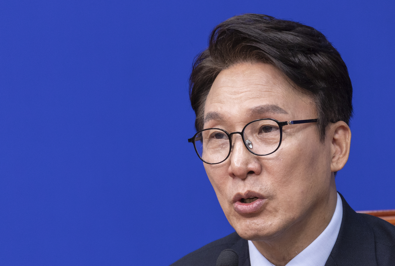 김민석 더불어민주당 대표가 12일 국회에서 열린 최고위원회의에서 발언하고 있다. [연합]