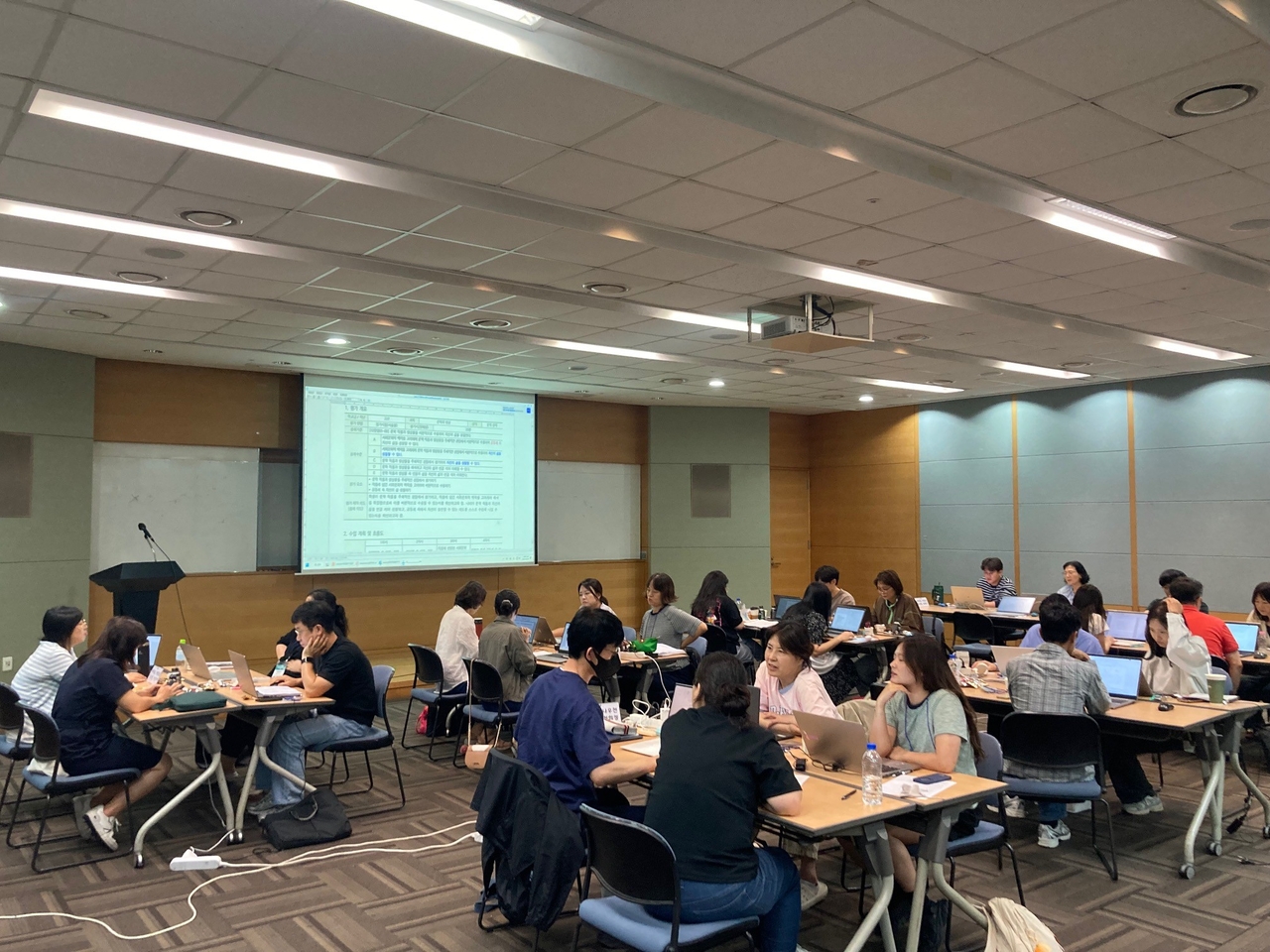 A basic training course for teaching and assessment specialists. [North Gyeongsang Provincial Office of Education]