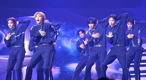 [포토] A2O SOUL ‘칼 군무는 이렇게’