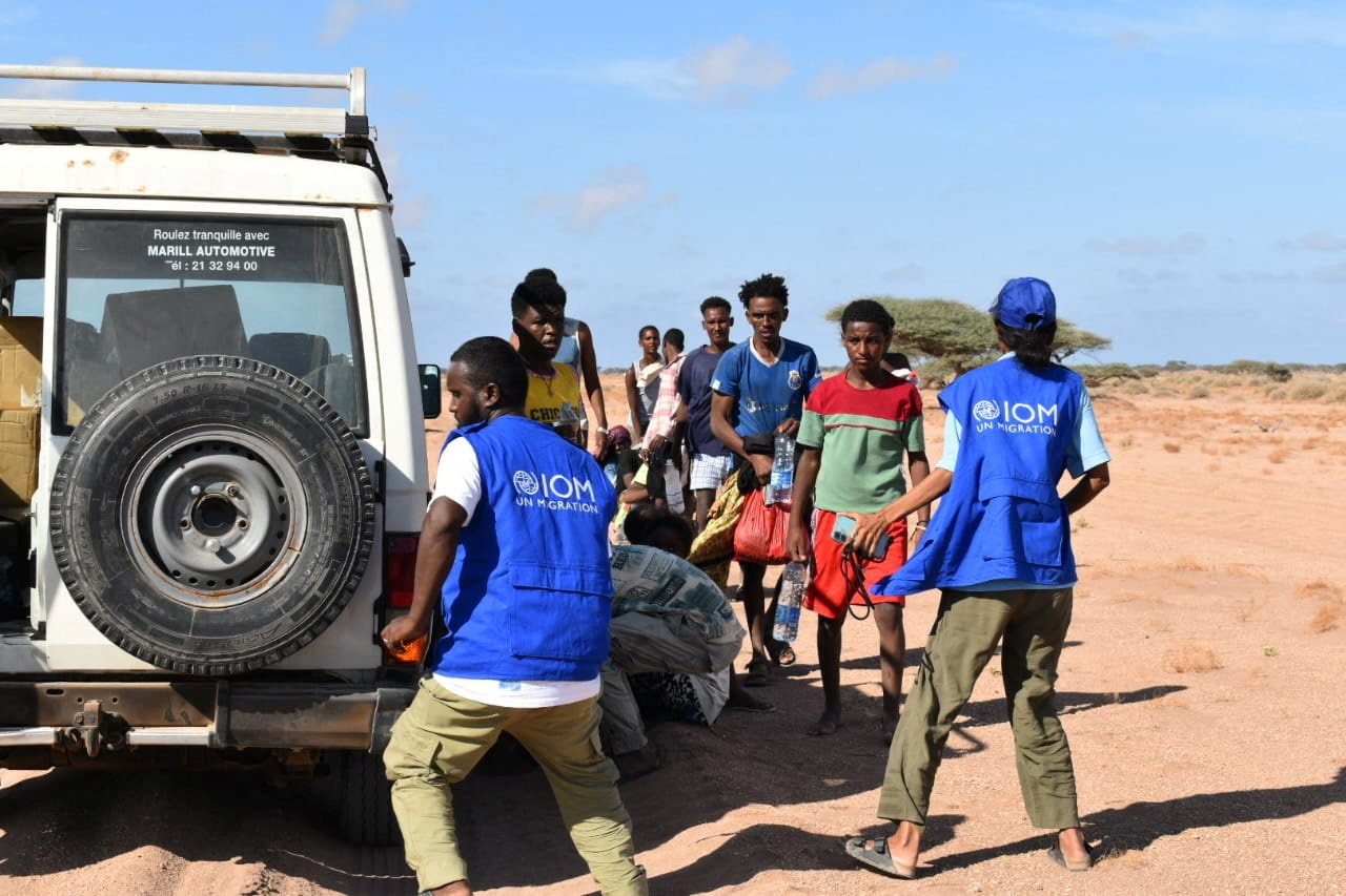International Organization for Migration workers receive migrants after a boat carrying about 305 people capsized in Obock, Djibouti, Saturday. (Reuters-Yonhap)