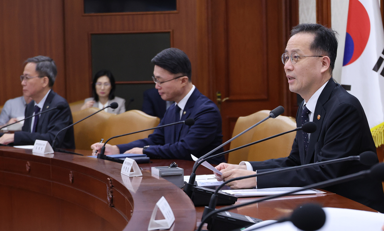 이형일 부총리 겸 재정경제부 장관이 12일 서울 종로구 정부서울청사에서 열린 대외경제장관회의에서 발언하고 있다. [연합]