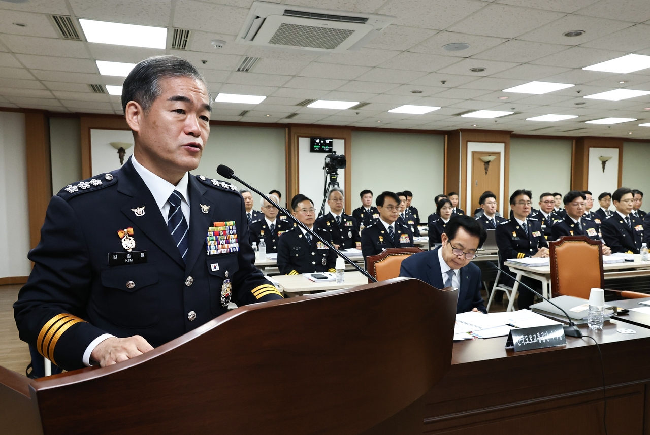 김종철 경찰청장 직무대행이 12일 서울 서대문구 경찰청에서 열린 국회 행정안전위원회 경찰청 대상 국정감사에서 인사말을 하고 있다. [연합]