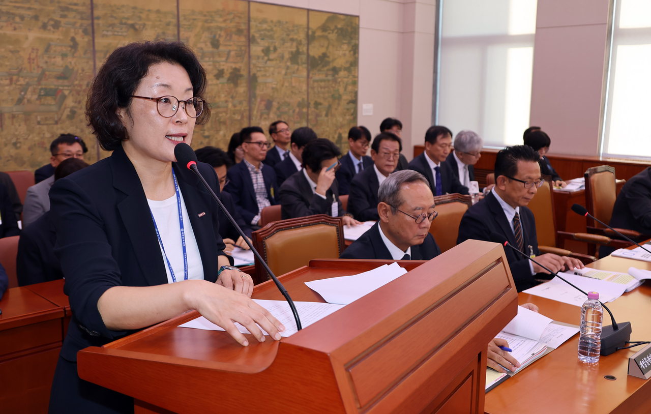 Korea Creative Content Agency chief Kim Yun-ji delivers a work report at the National Assembly's Culture, Sports and Tourism Committee national audit on Monday. [Yonhap]