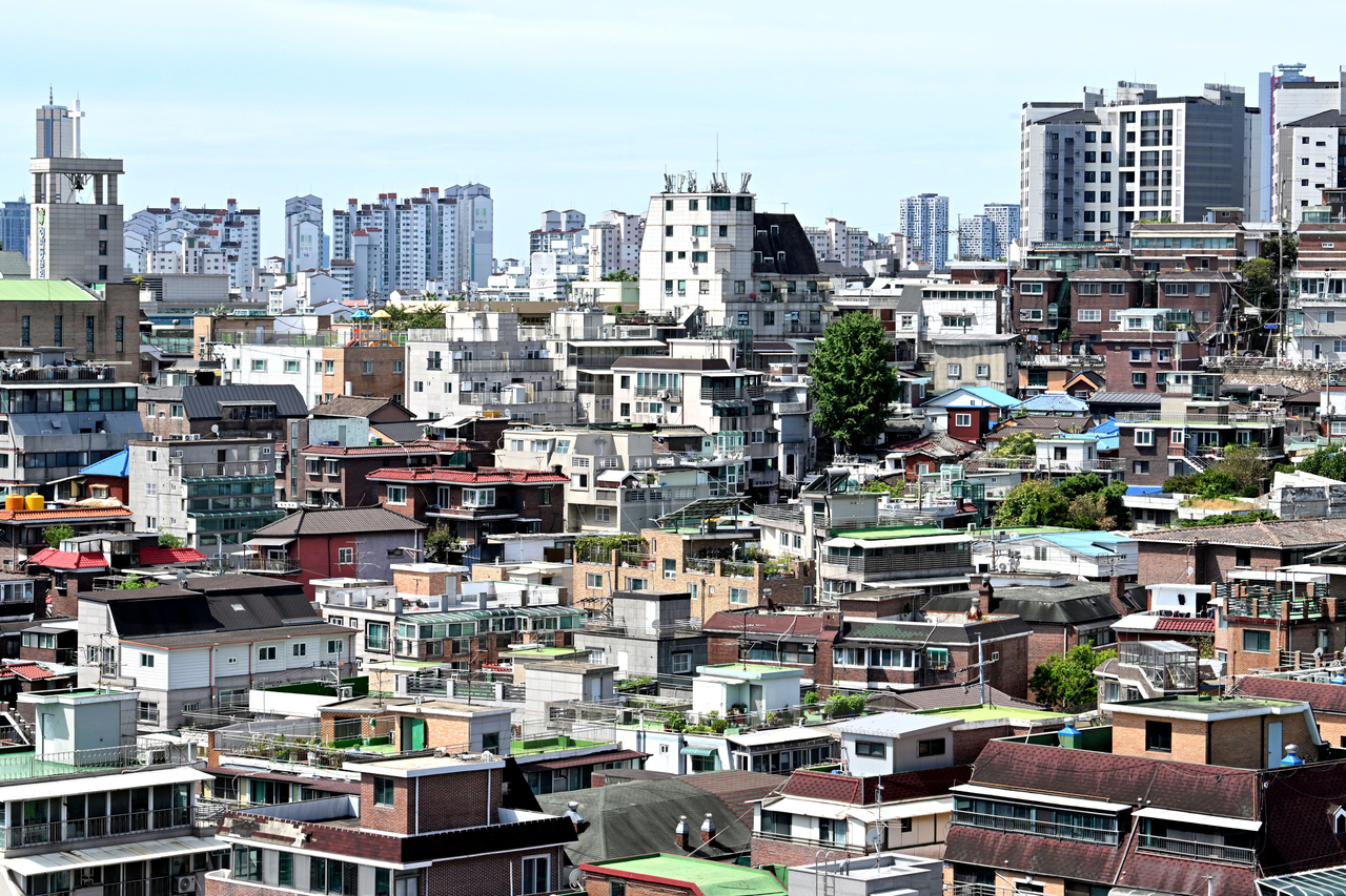 Housing in the Cheongpa-dong area of Yongsan-gu, Seoul [Herald DB]