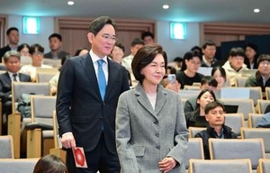 이재용, 홍라희 삼성전자 주식 2.6조 증여받는다…증여세만 1조 넘어