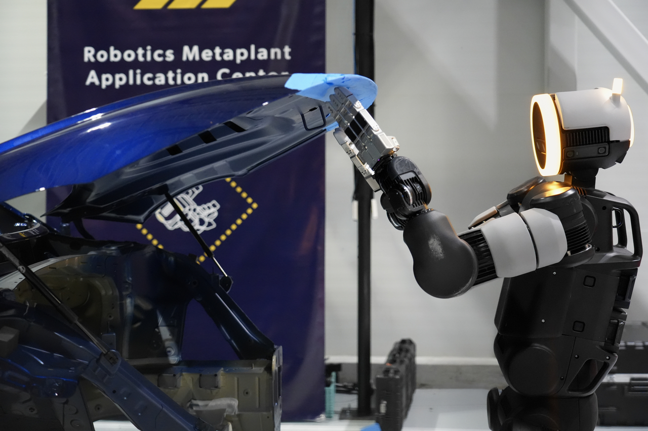 Boston Dynamics’ electric humanoid robot Atlas demonstrates auto assembly at Hyundai Motor Group Metaplant America in Georgia. (Boston Dynamics)