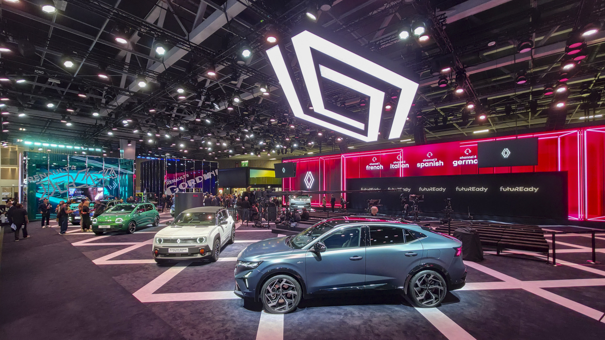 An overview of the Renault brand booth at the 2026 Paris Motor Show. [Joint press corps]