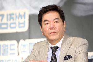 [뮤즈이슈]심형래, 수천만 원 명품백 선물하면 뭐 하나‥당근한 작가에 비난 쇄도