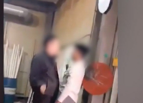 A Bangladeshi national is assaulted by a factory manager at his workplace in Incheon on April 24. (@soojung1917 on X)