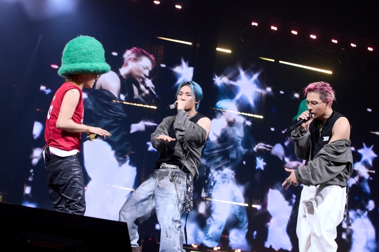 Big Bang performs during its "XX: Cosmos" world tour concert at Taipei Dome in Taiwan, Friday. (YG Entertainment)