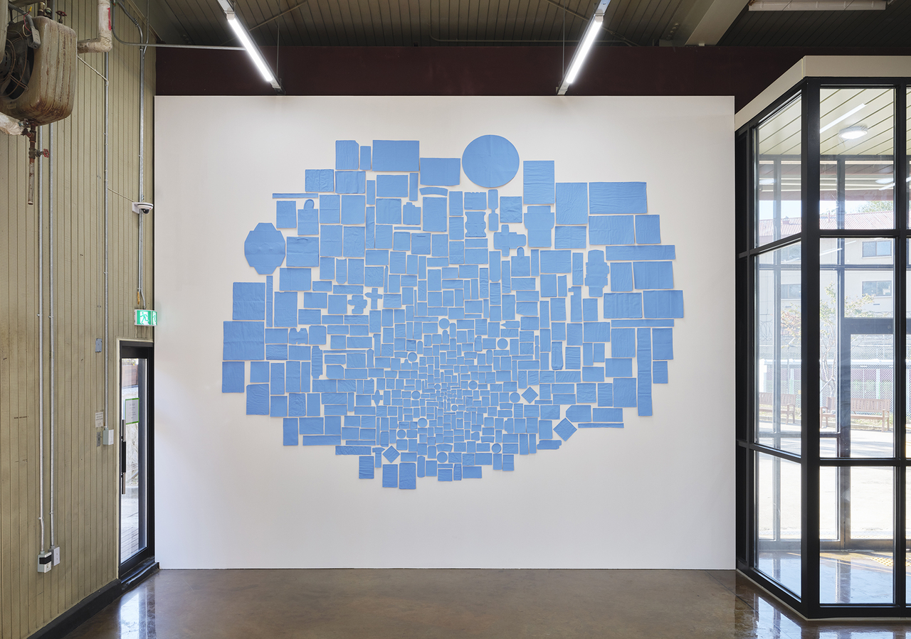 Installation view of a work from Abraham Cruzvillegas’ “Blind Self Portrait” series (2026) at Cafe Greaves in Camp Greaves, Paju, Gyeonggi Province (Gyeonggi Province)